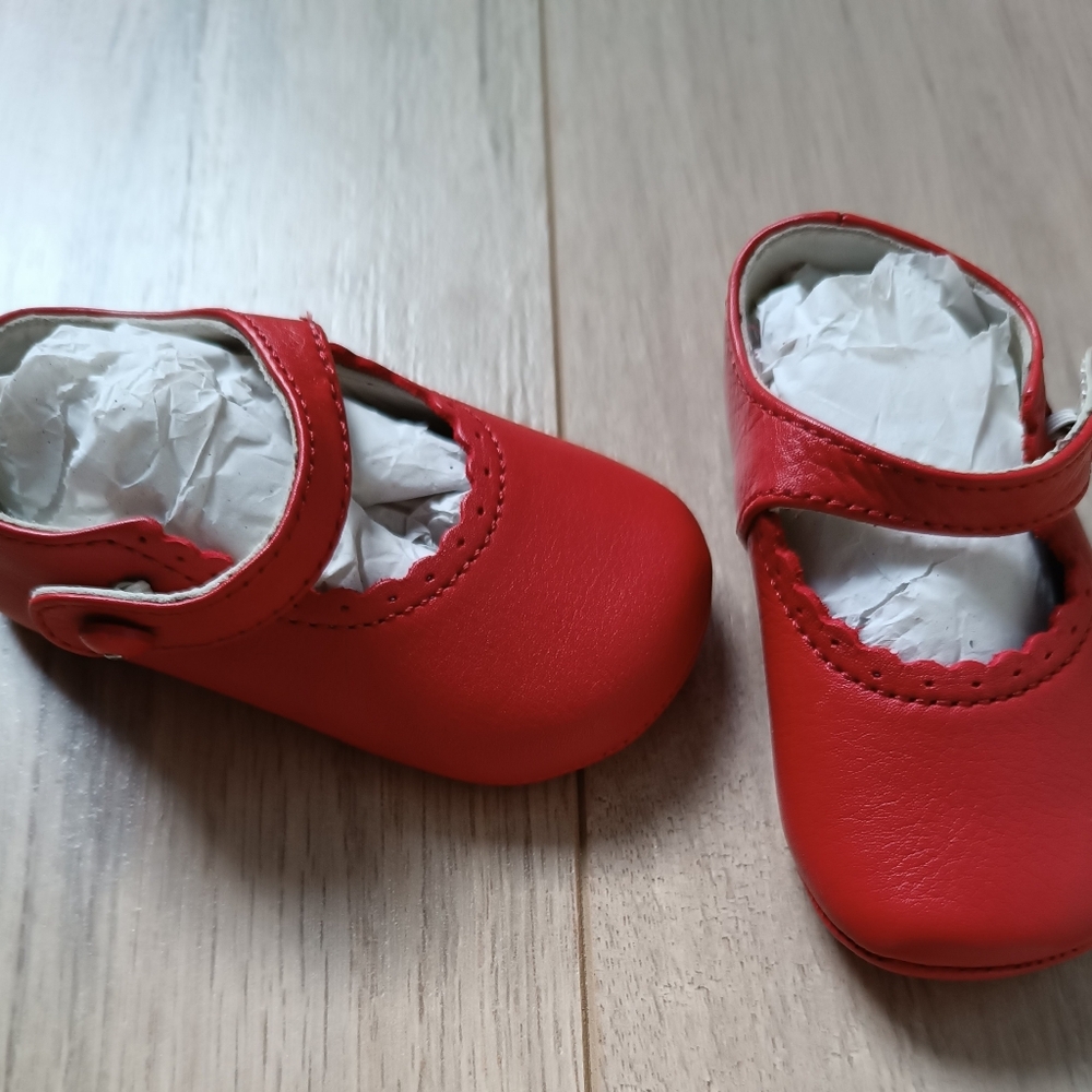 Red baby Shoes in leather